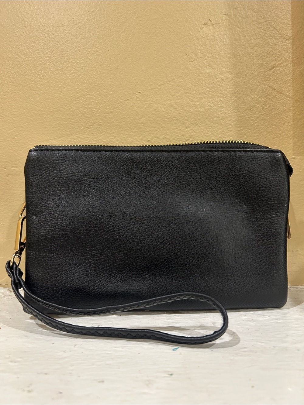 Jen&co Black Leather Wristlet Clutch - Sleek Everyday Bag